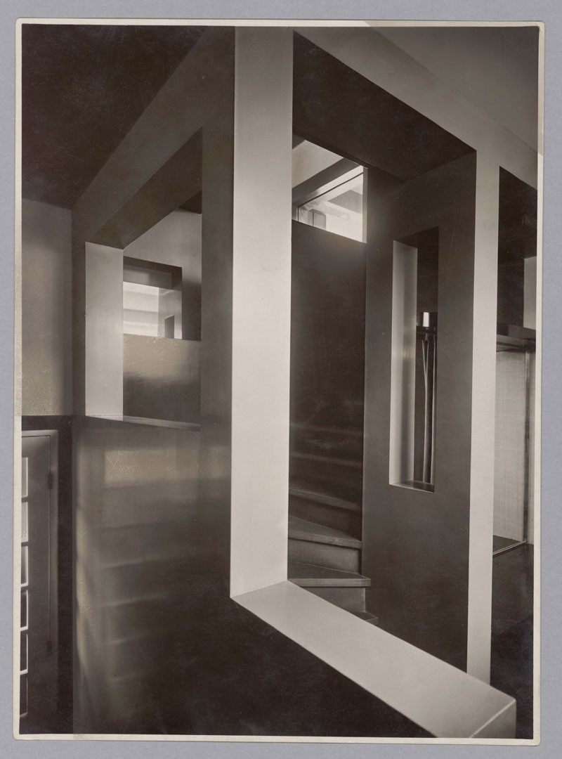 <BODY><div>Adolf Loos, Haus Moller, Wien XVIII., Aufgang ins Obergeschoss, 1930</div><div>Foto: © Martin Gerlach jun., 1930</div><div>© ALBERTINA, Wien</div><div> </div></BODY>