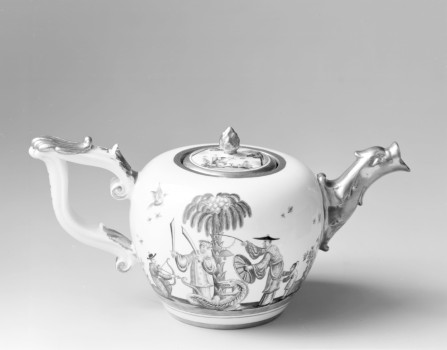 Teapot with colored chinoiseries