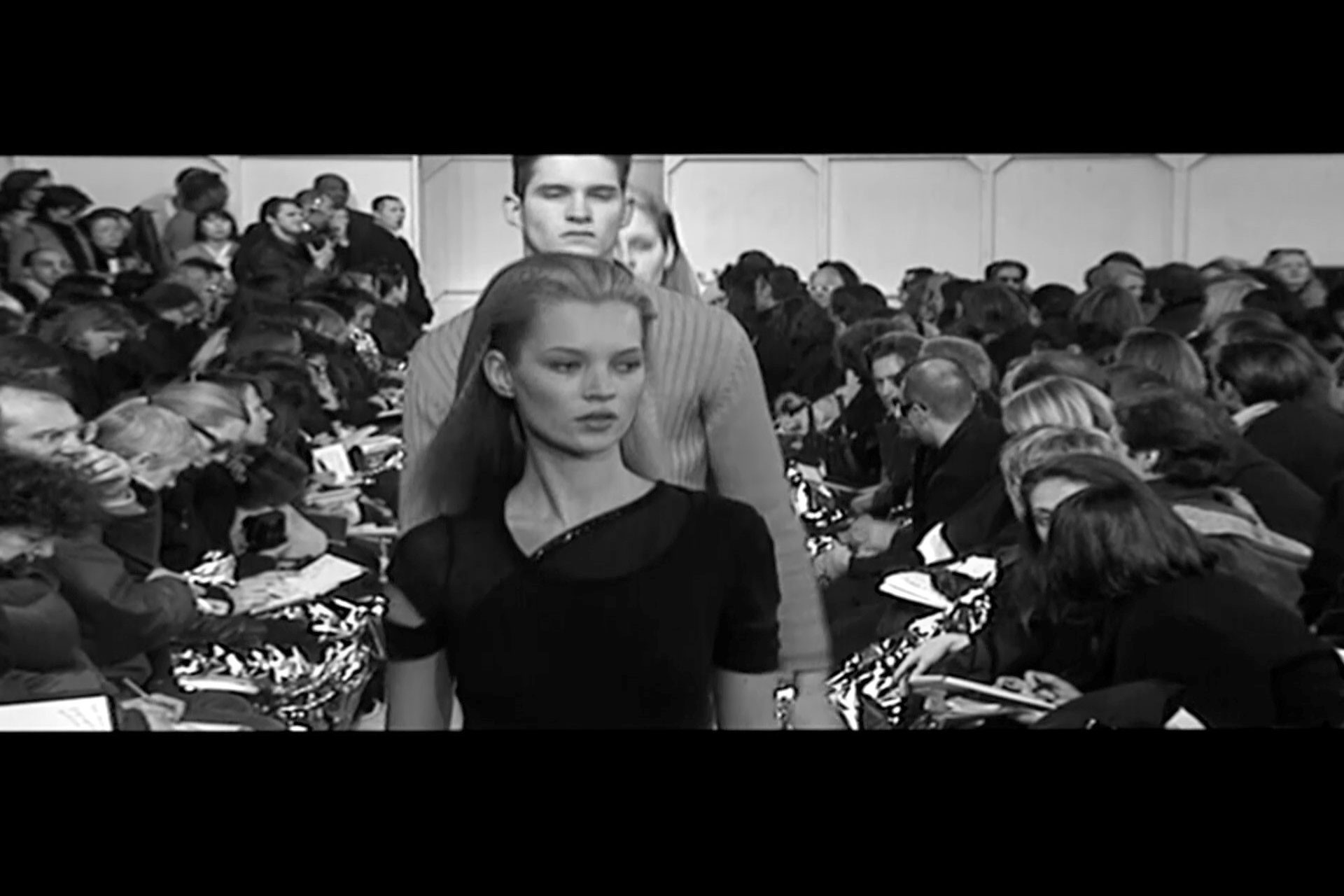<BODY>Helmut Lang, Video still Séance de Travail, Special Cut, 2020<br />Défilé Hommes Femmes # Hiver 93 – # Été 05<br />© HL-ART</BODY>