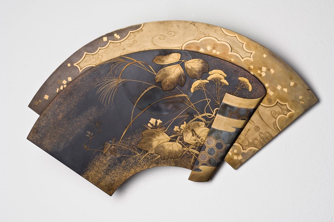 <BODY><div>Wall decoration in the form of a fan, signed “Ikeda Taishin” (1829–1903), Japan, Meiji period (1868–1912), before 1873</div><div>Wood with lacquer decoration in various techniques (maki-e)</div><div>© MAK/Georg Mayer</div><div> </div></BODY>