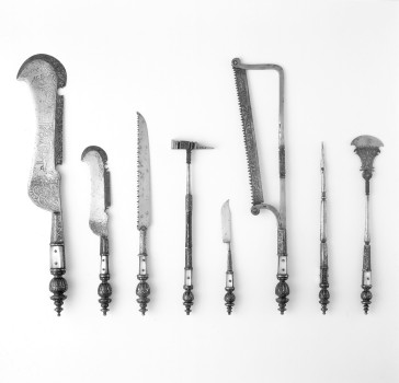 Utensils of a court carver used at courtly banquets