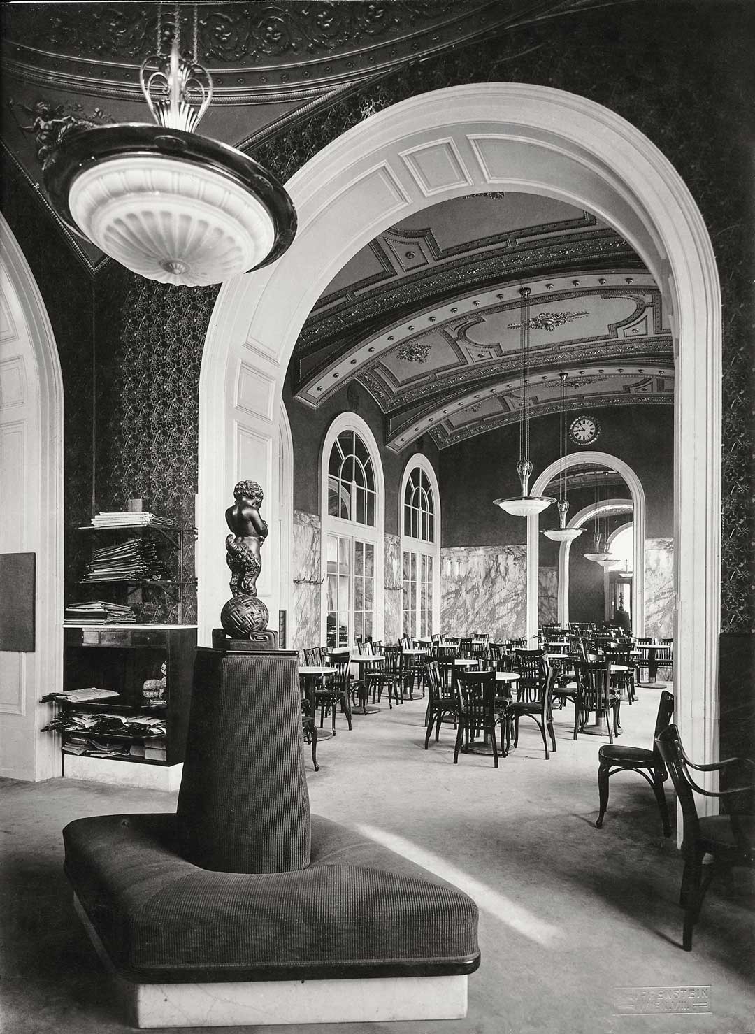 <BODY>Otto Prutscher, Interior of Café Ronacher, Schottenring, Vienna’s 1st district, 1913<br />© Archivio Famiglia Otto Prutscher, Milan</BODY>