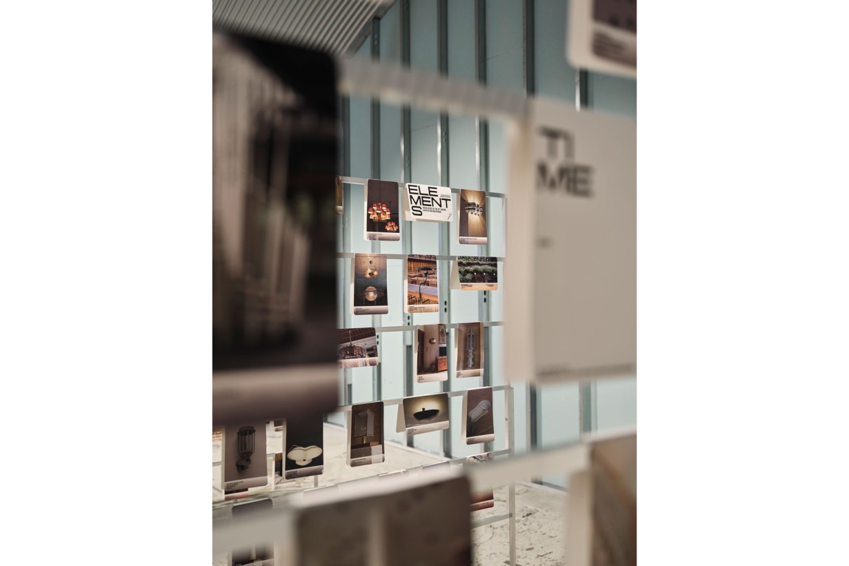 Exhibition view: Construction with numerous photos 