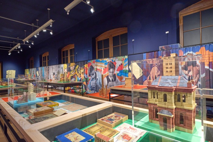 Ausstellungsansicht ARCHITEKTURBAUKÄSTEN im MAK Kunstblättersaal