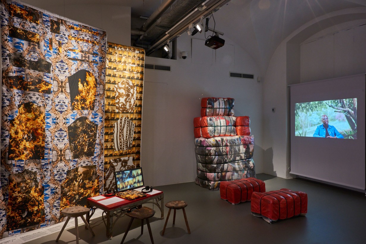 Exhibition space with objects dealing with critical consumption
