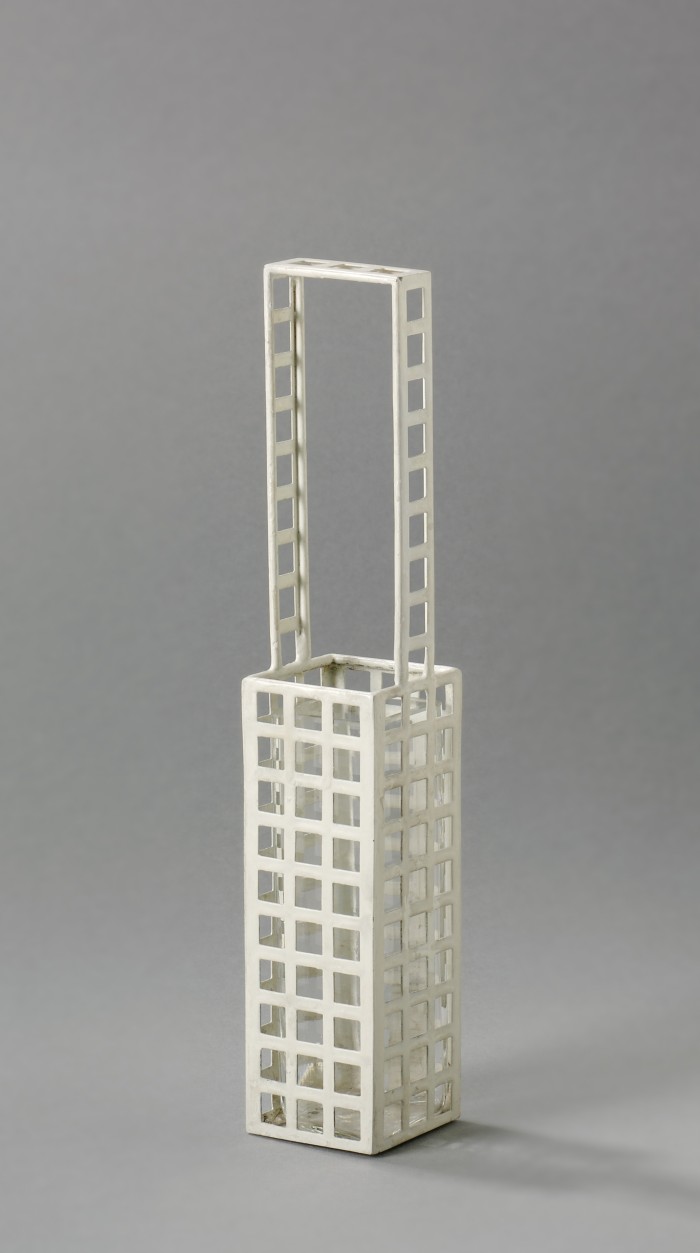 Henkelvase mit GlaseinsatzHenkelvase mit Glaseinsatz