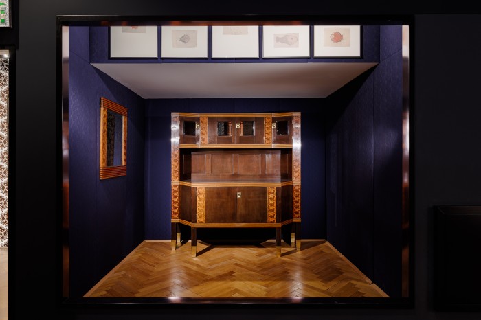 Koloman Moser, Buffetschrank Der reiche Fischzug