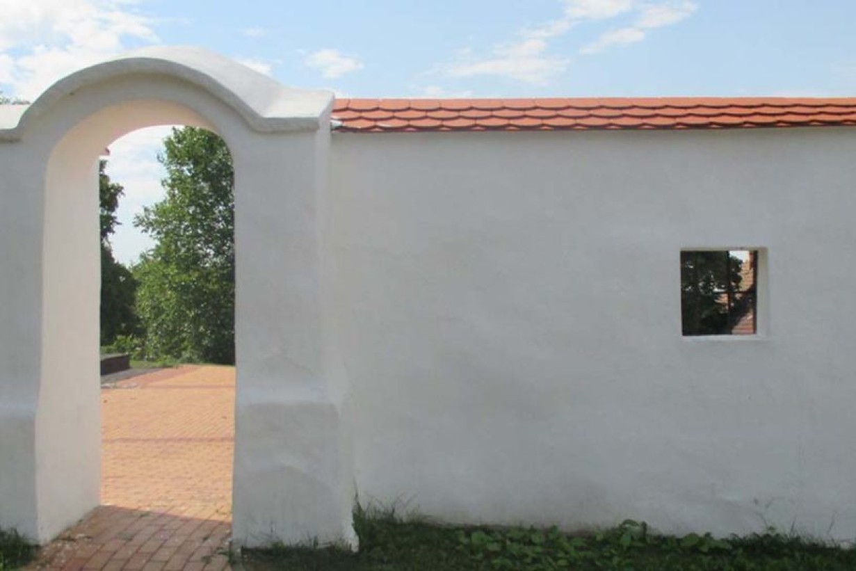 DAS EINZIGE ERHALTENE HABANER-DORF IN VEL’KÉ LEVÁRE