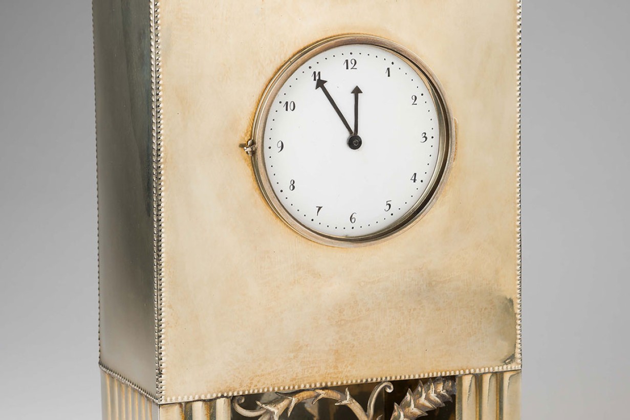 table clock