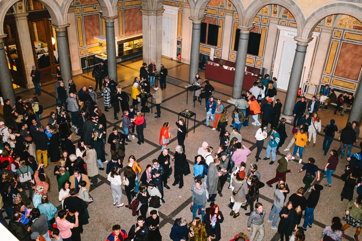 Party in der MAK Säulenhalle