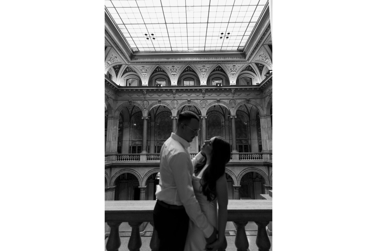 Brautpaar in der MAK Säulenhalle