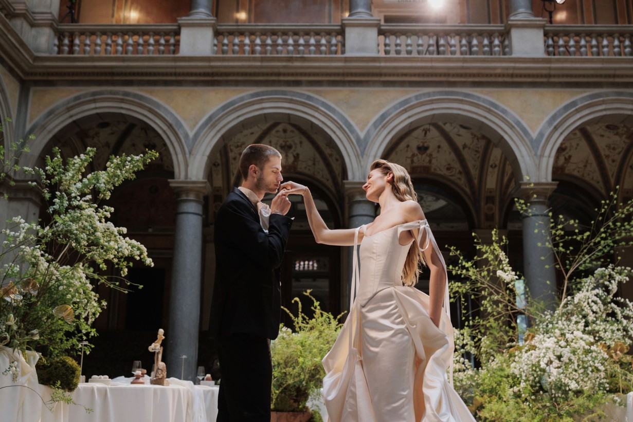 Brautpaar in der MAK Säulenhalle