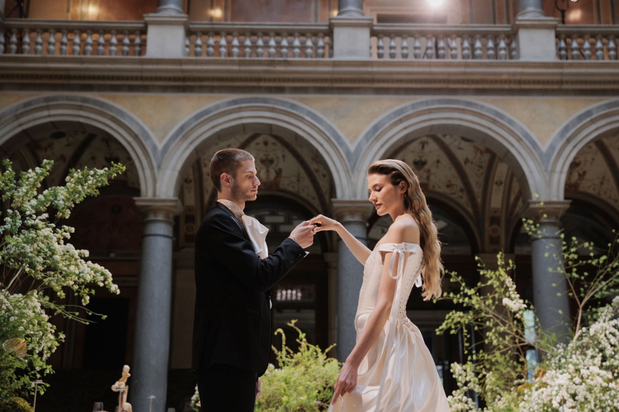 Brautpaar in der MAK Säulenhalle