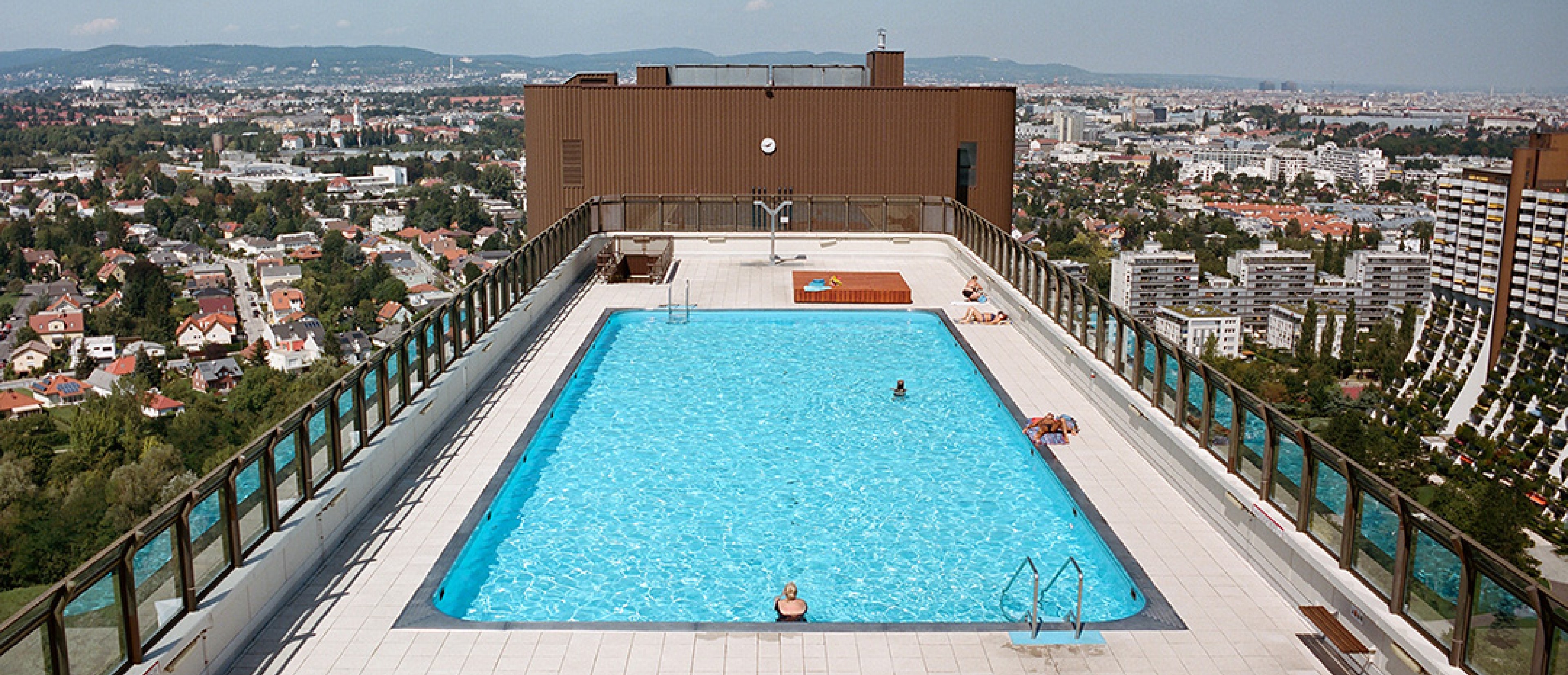 Dachterasse von Alterlaa mit Swimming Pool