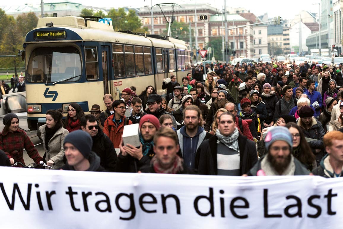 HYPOTOPIA–Milliardenstadt [billions city] demonstration procession along Vienna’s Ringstraße
