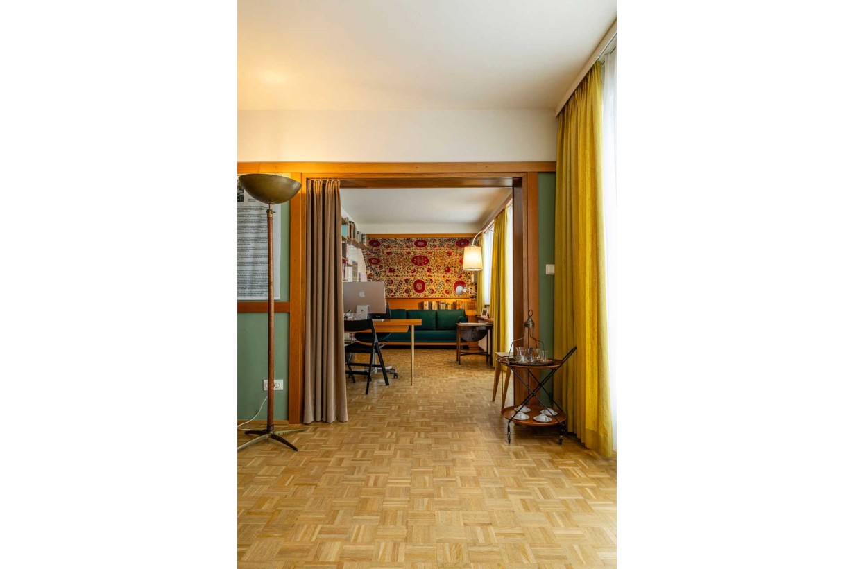 Blick in den Wohnraum im Margarete Schütte-Lihotzky Zentrum