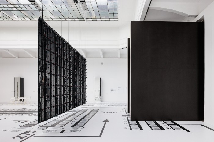 Ausstellung HELMUT LANG