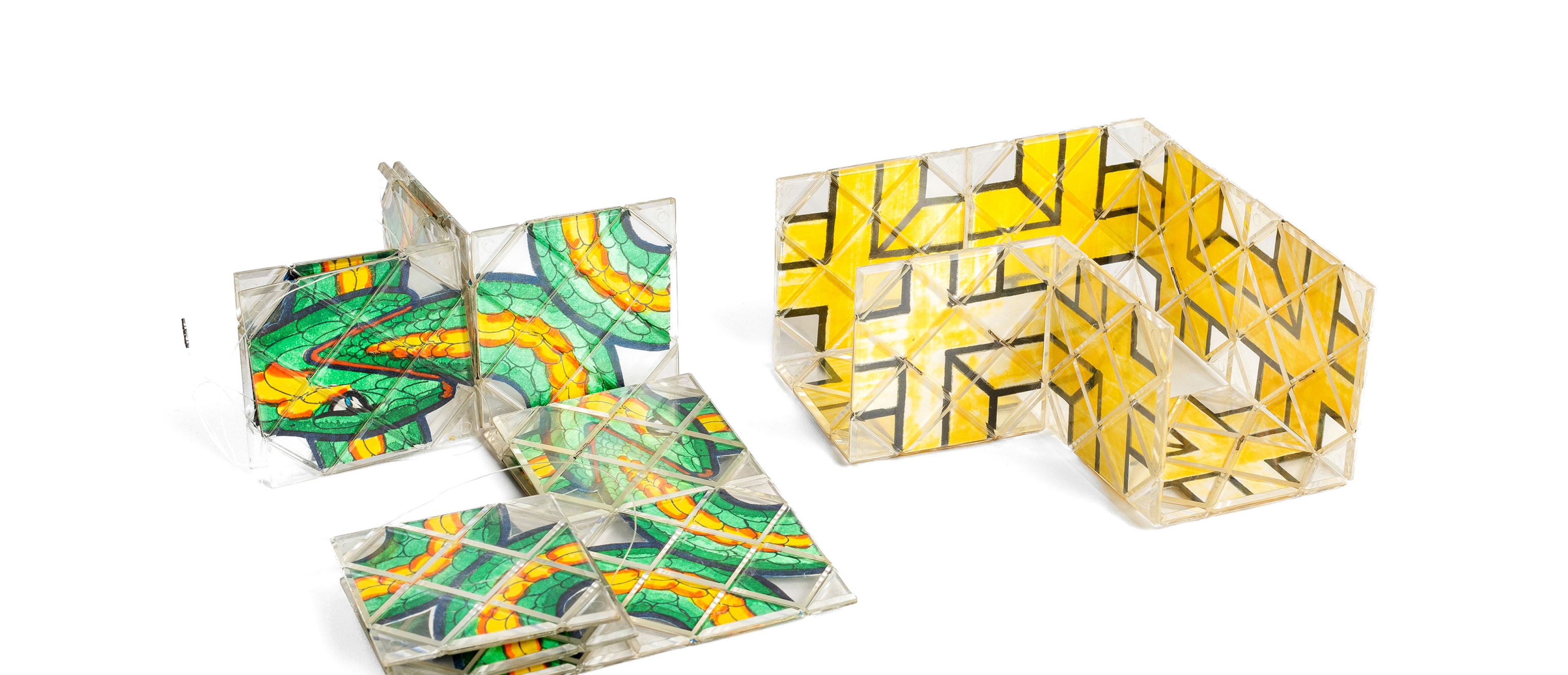 Set aus drei Papierpuzzles mit einem gelb-grünen Design