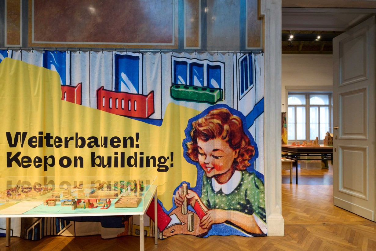 Eingang zur Ausstellung ARCHITEKTURBAUKÄSTEN