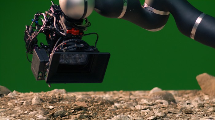 Kamerarm fährt über brittle ground