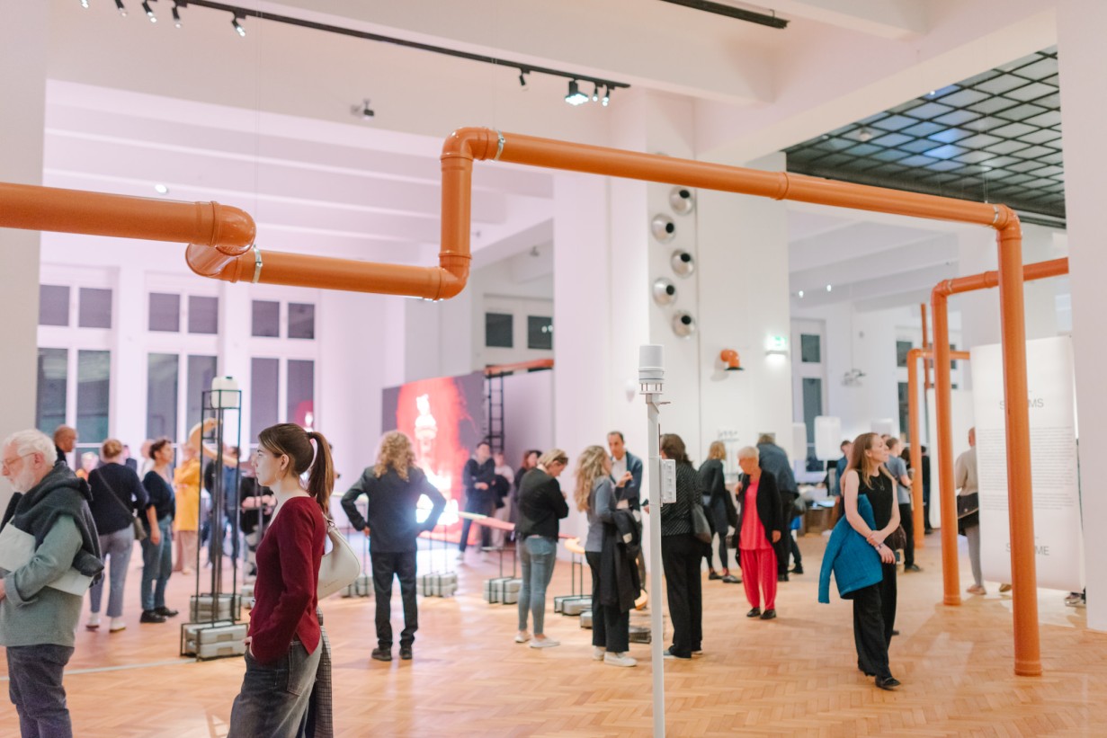 Museumsbesucher im Ausstellungsraum