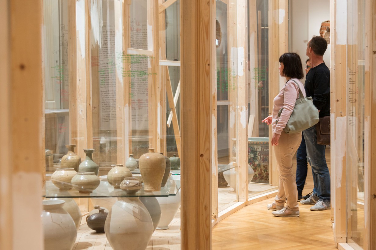 Museumsraum mit Asiatika