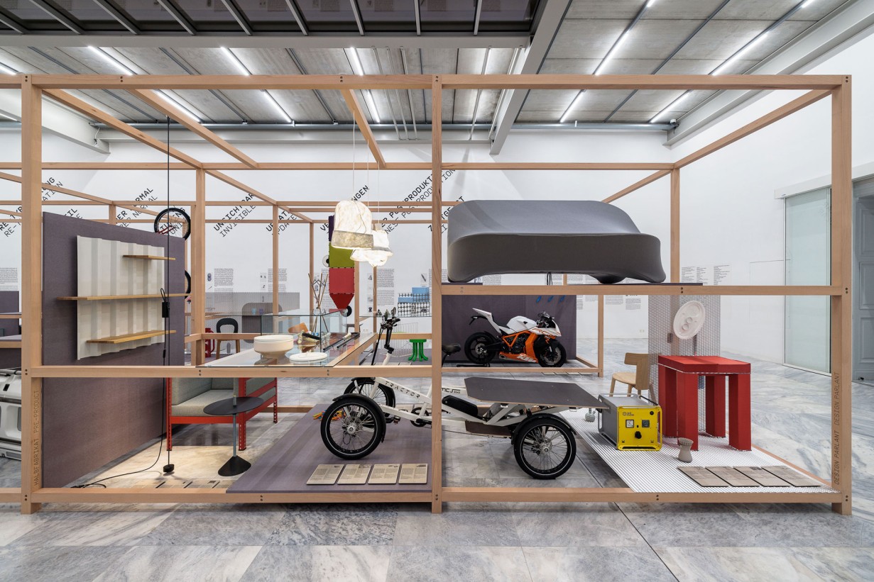 Ausstellungsraum mit Designobjekten