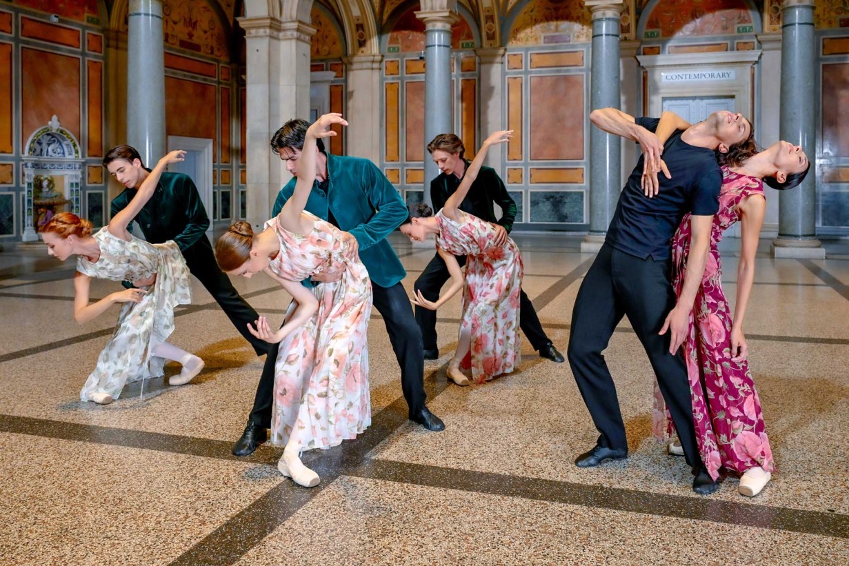Tänzer*innen in der MAK Säulenhalle