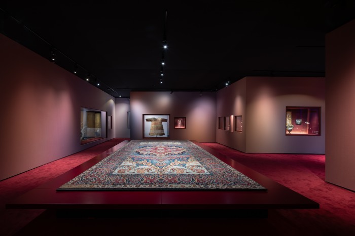 Ausstellungsansicht GLANZSTÜCKE