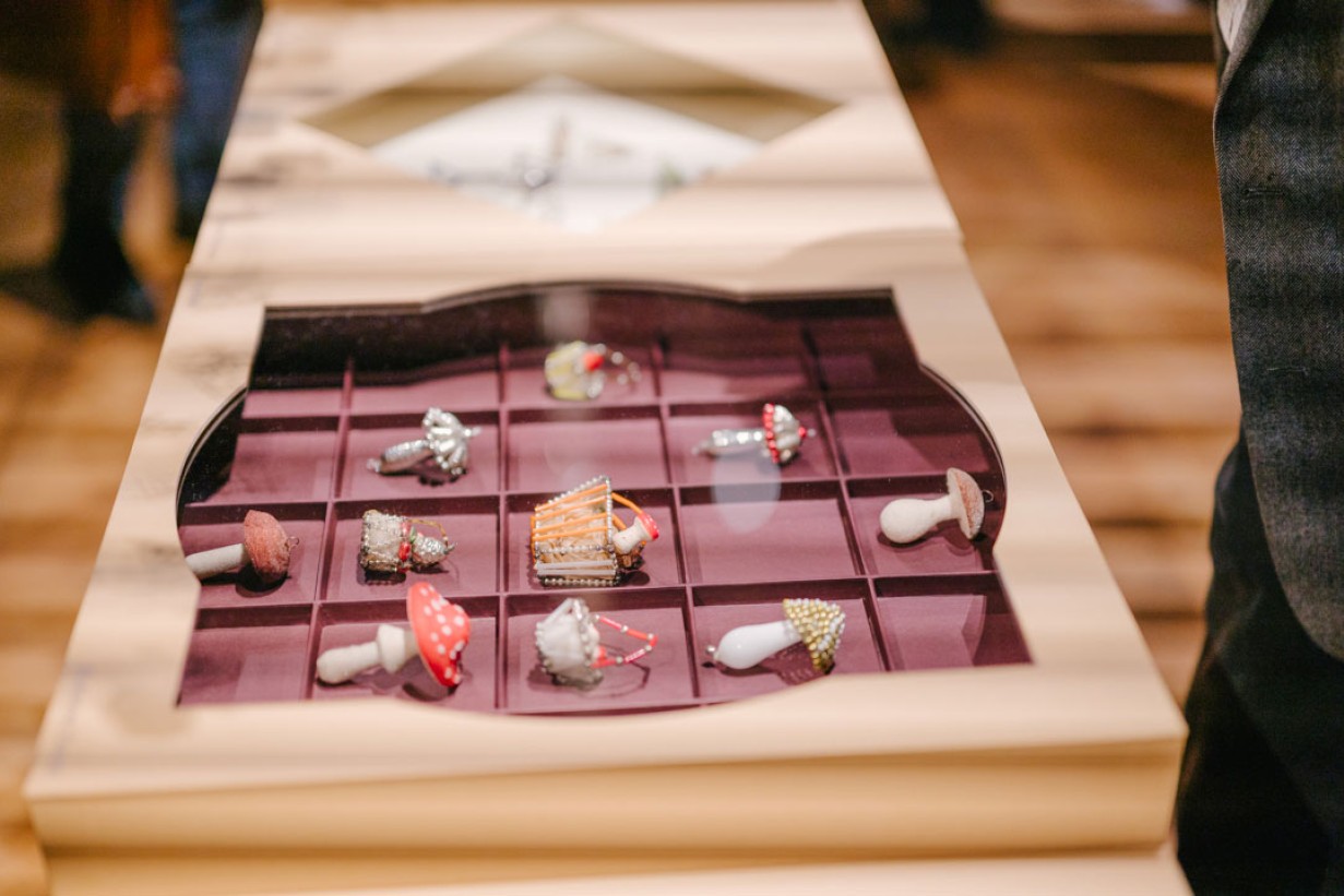 Gablonzer Christbaumschmuck in einer Schmuckschachtel