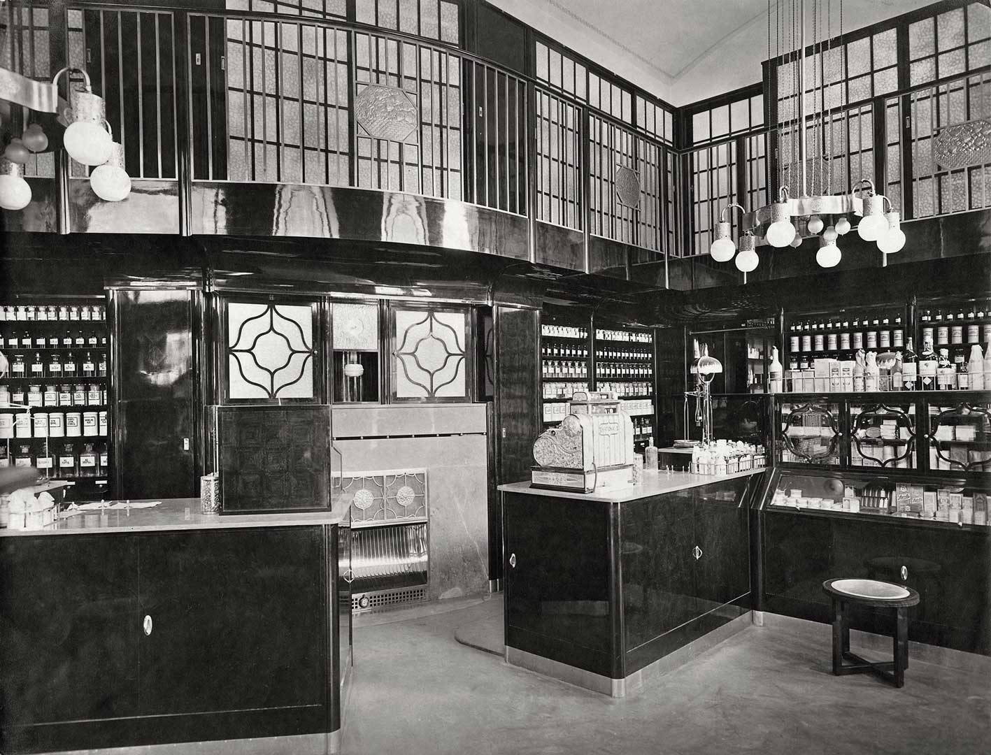 <BODY>Otto Prutscher, Interior of the pharmacy „Zum goldenen Adler“, 1911<br />© Archivio Famiglia Otto Prutscher, Milan<br /></BODY>