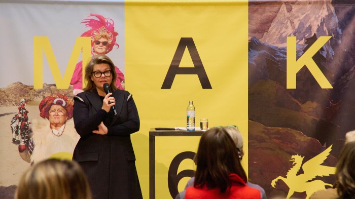 Lilli Hollein präsentiert das Jahresprogramm in der MAK Säulenhalle