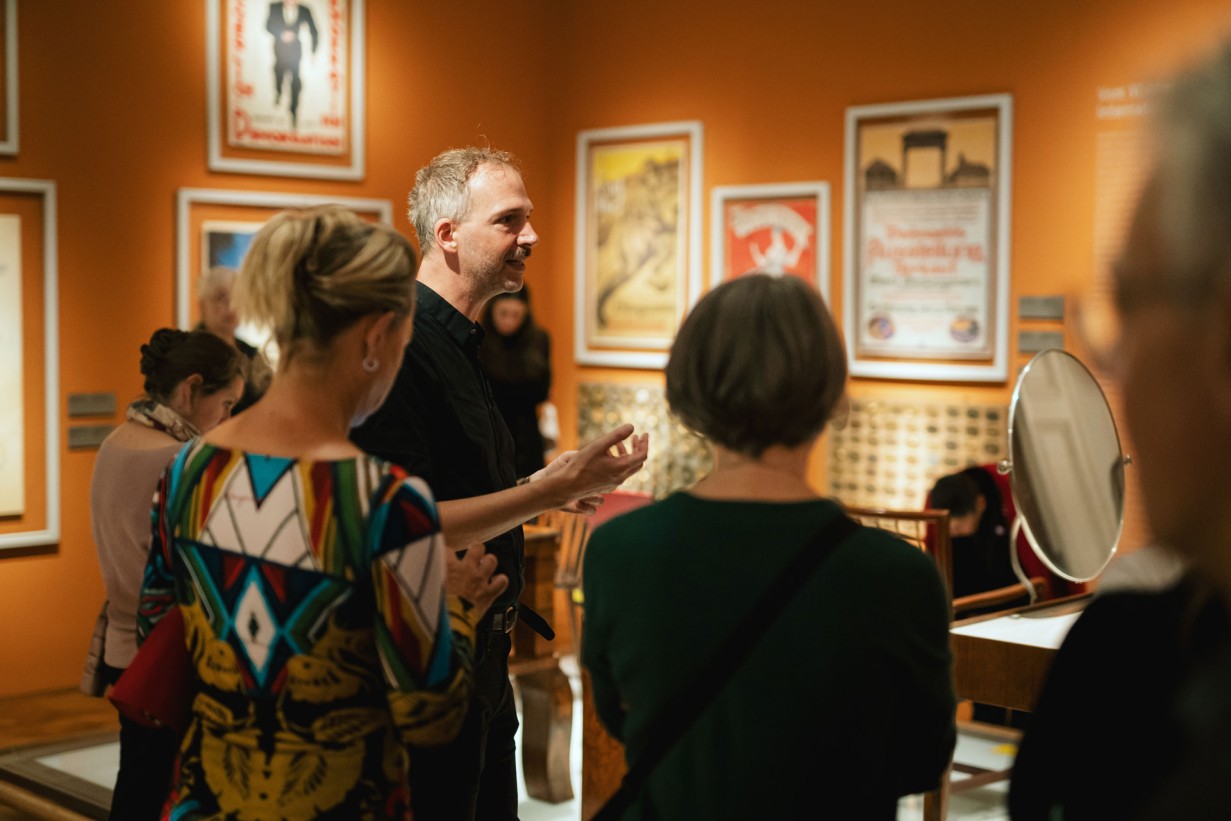 Buchen Sie jetzt eine private Führung durch die Ausstellung!