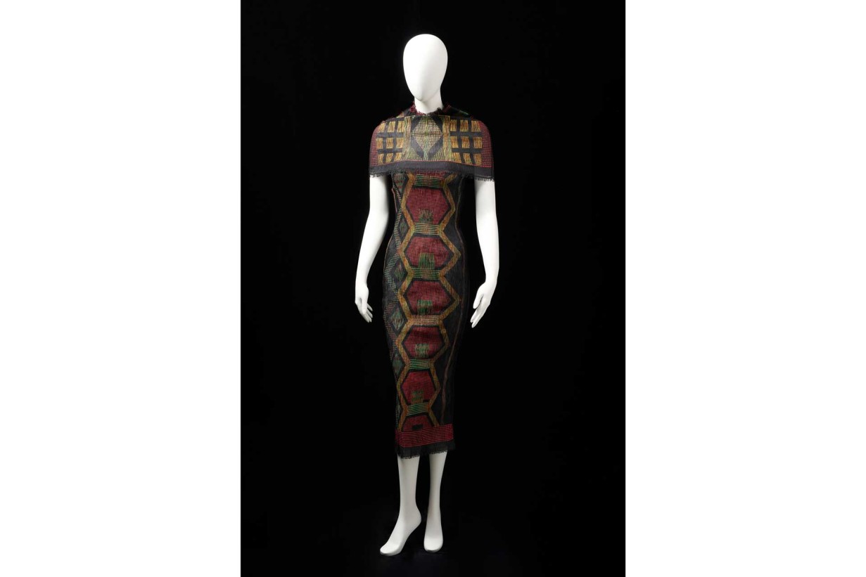 Mannequin with dress and skirt or scarf