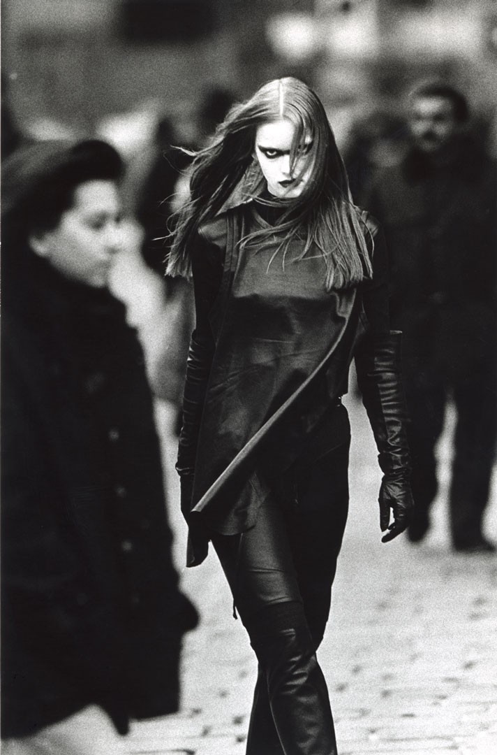 <BODY>Schella Kann, leather outfit, FW 92<br />© Rudi Molacek</BODY>