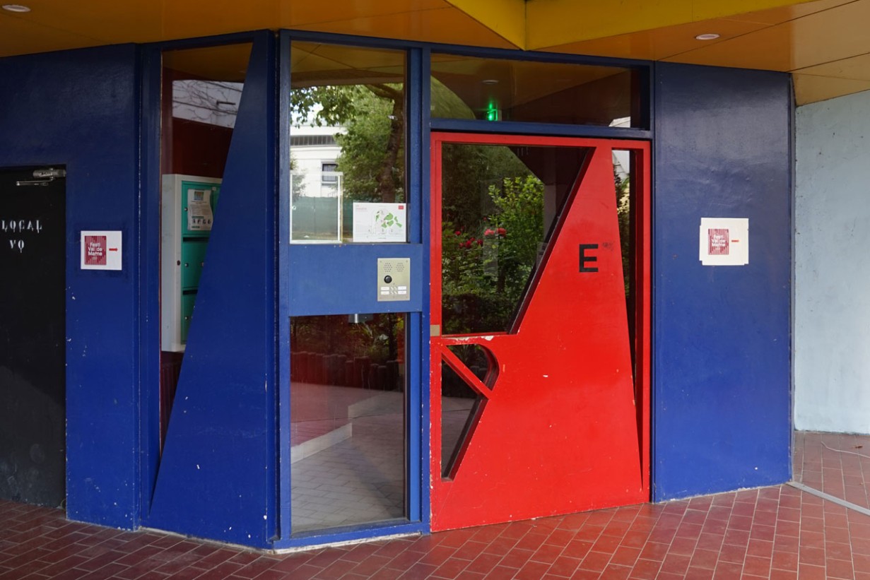 Die Ausstellung ELEMENTE. Adam Štěch ist eine Hommage an Architektur, Design und Gesamtkunstwerk. Kuratorenführung mit Rainald Franz