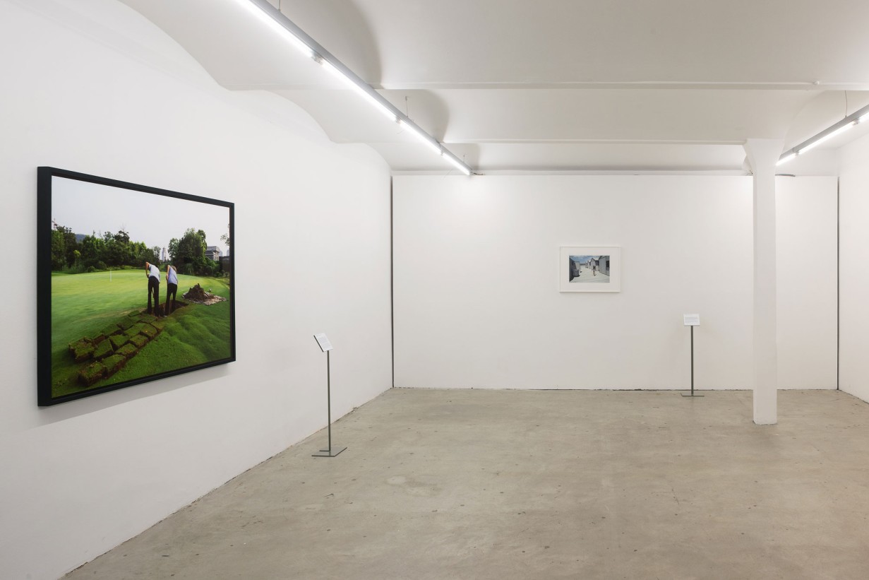 Ausstellungansicht Passants parmi les pierres