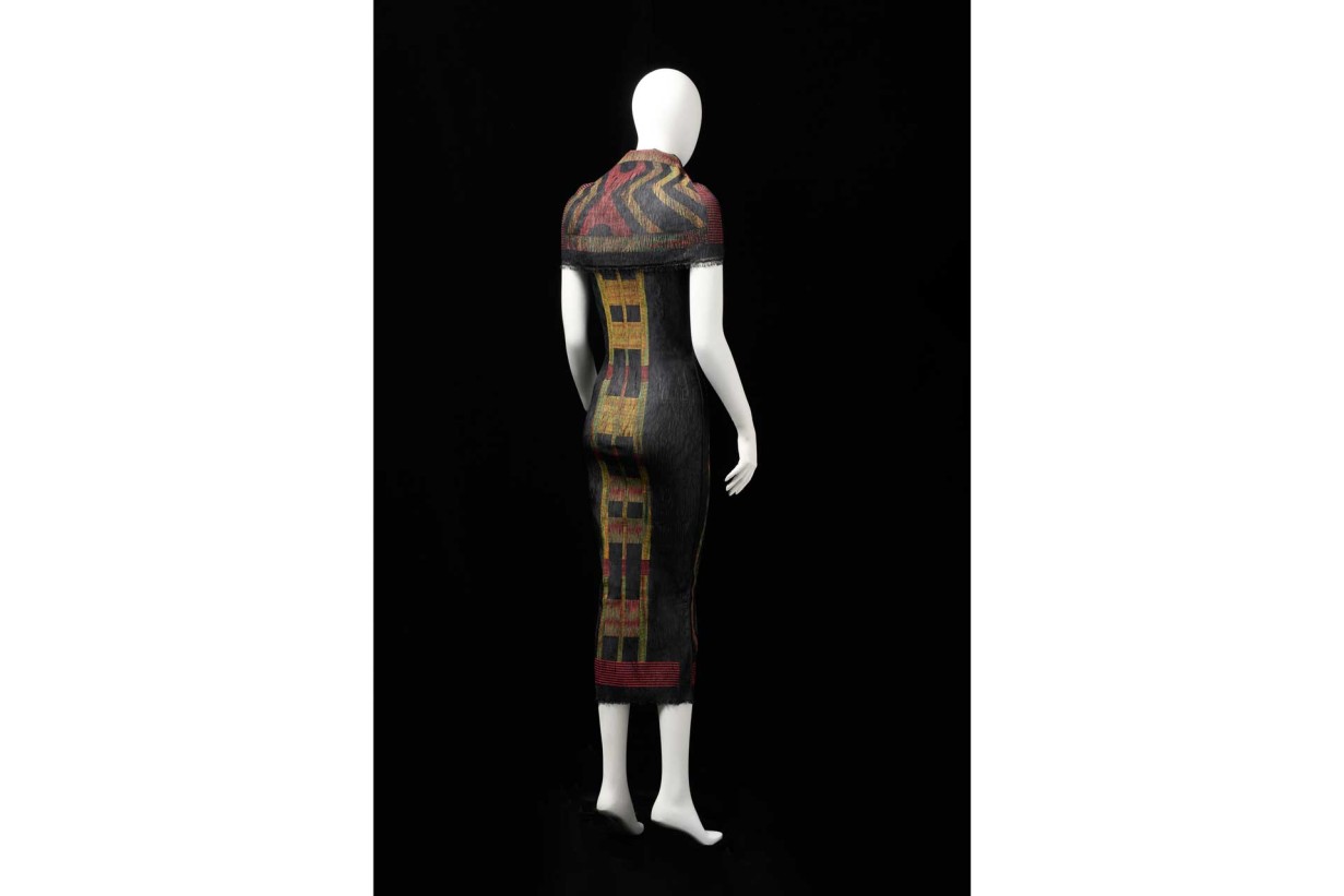 Mannequin with dress and skirt or scarf