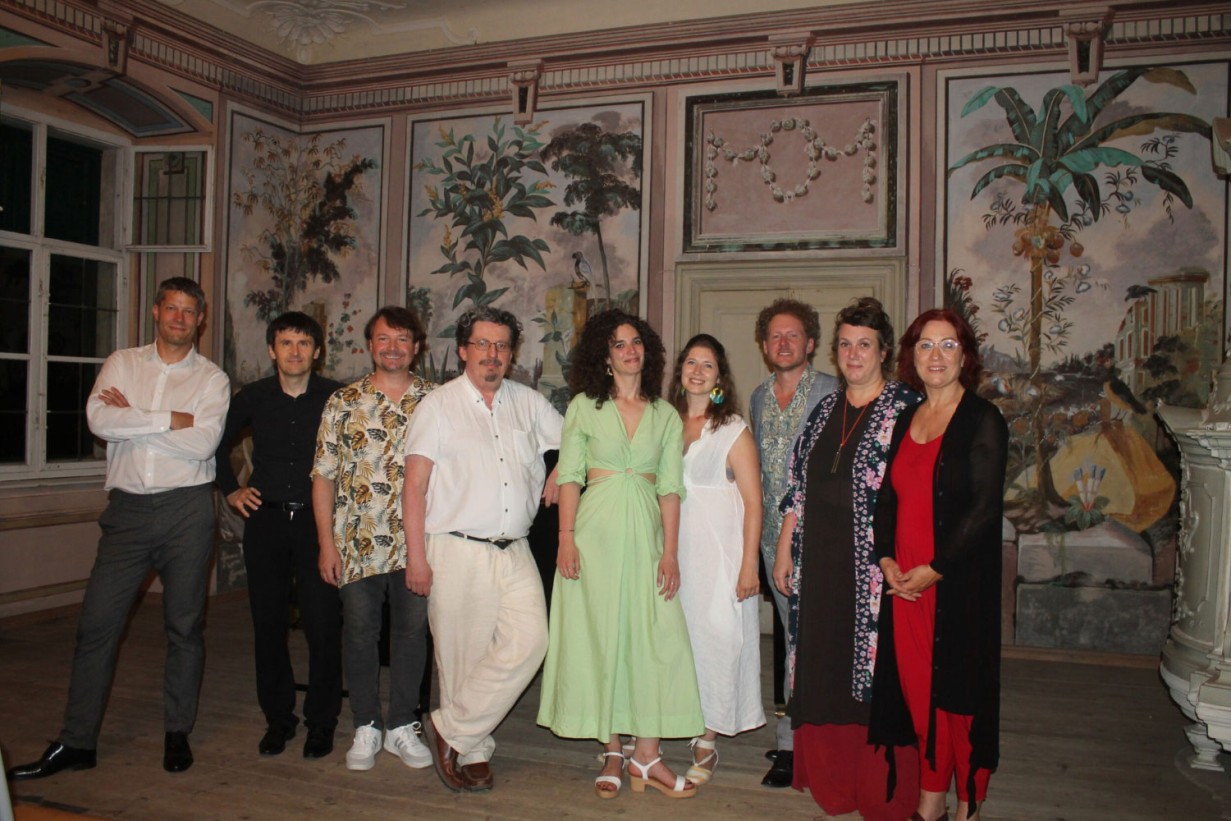 Gruppenfoto des Ensembles