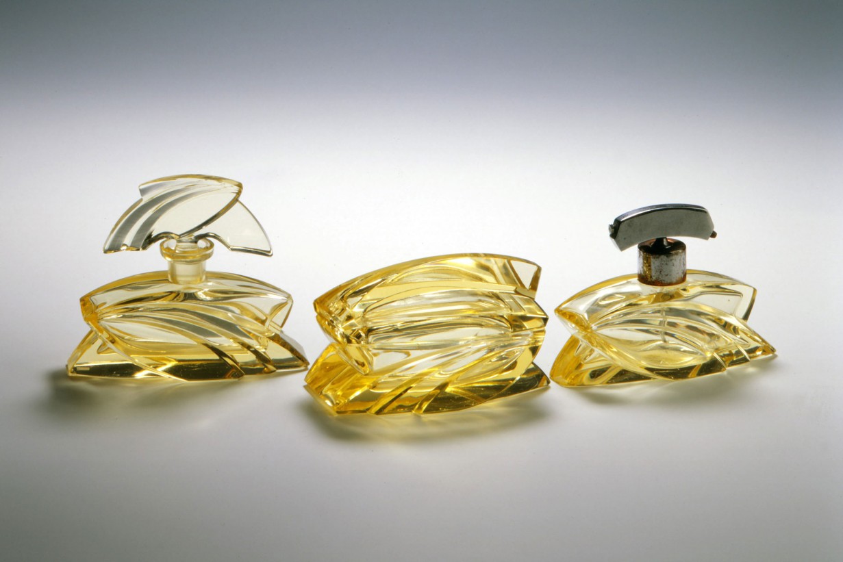 Toiletries set: Bottles with glass stoppers and metal atomizers