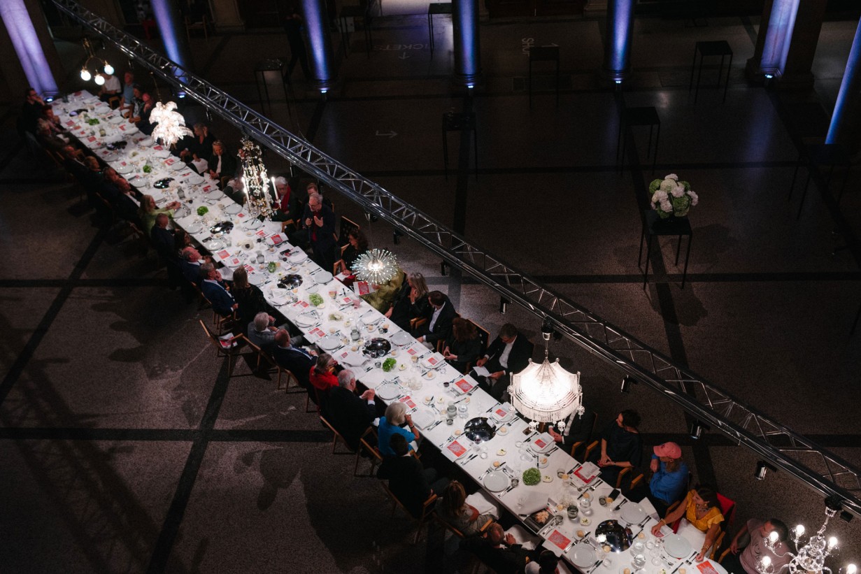 Festively set table in the MAK Colonnade Hall