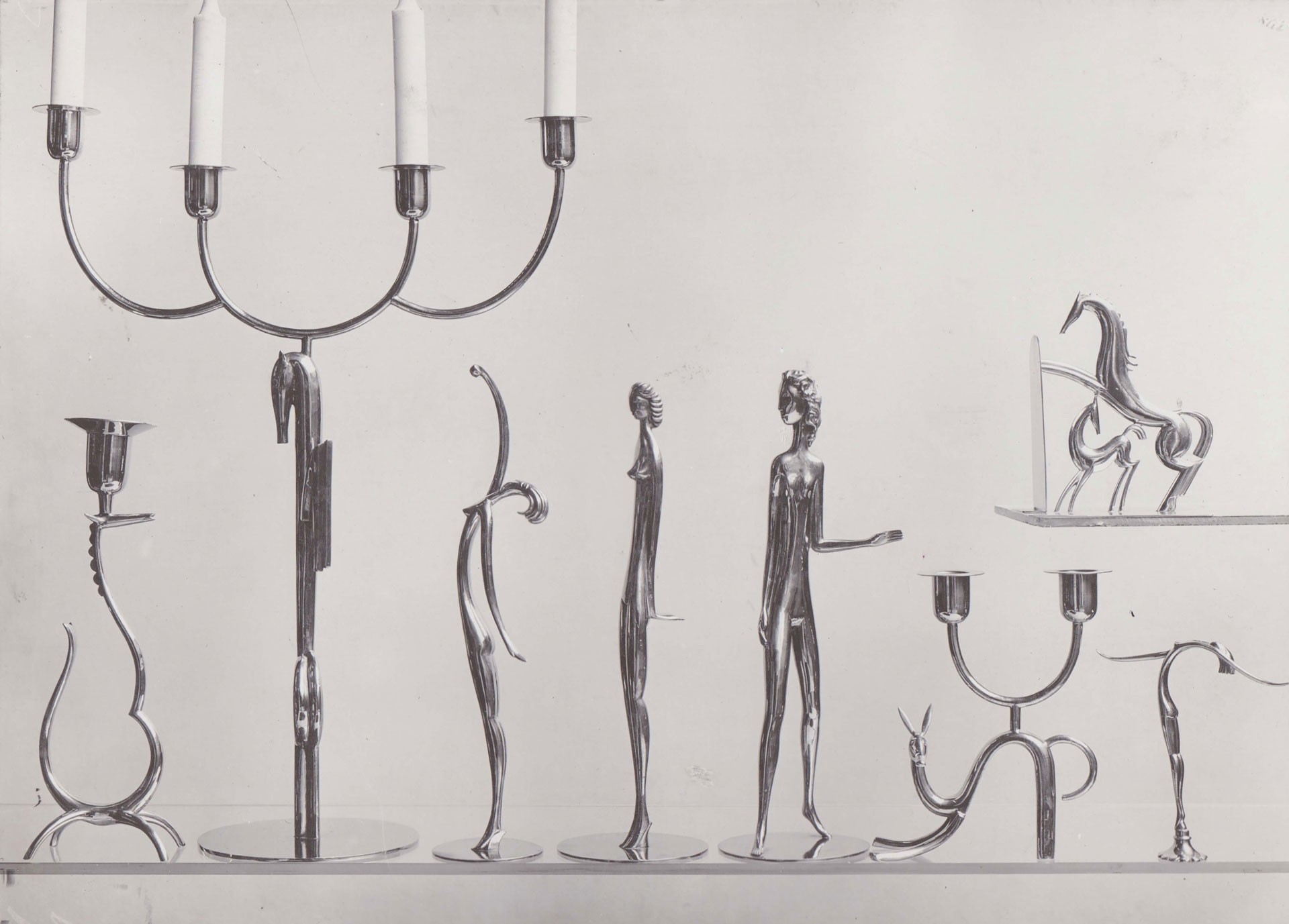 <BODY>Karl Hagenauer, Weibliche Figuren und Tiere als Füße für Leuchter und Tischlampen, 1925–1928, Zeitgenössisches Foto © MAK</BODY>