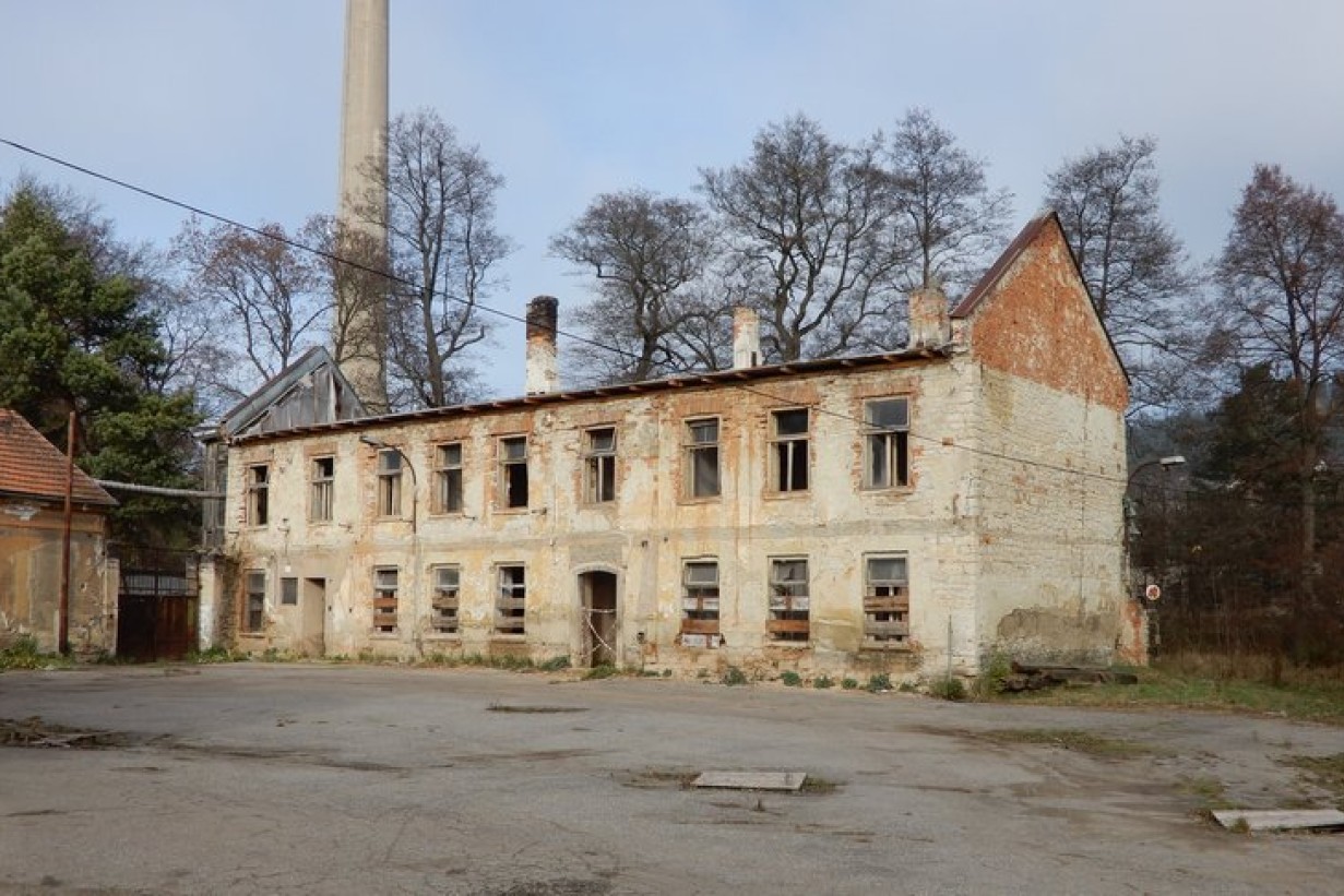 A somewhat dilapidated building
