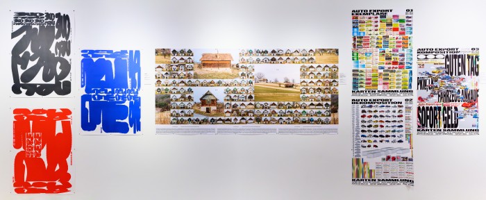 Ausstellungsraum mit Postern