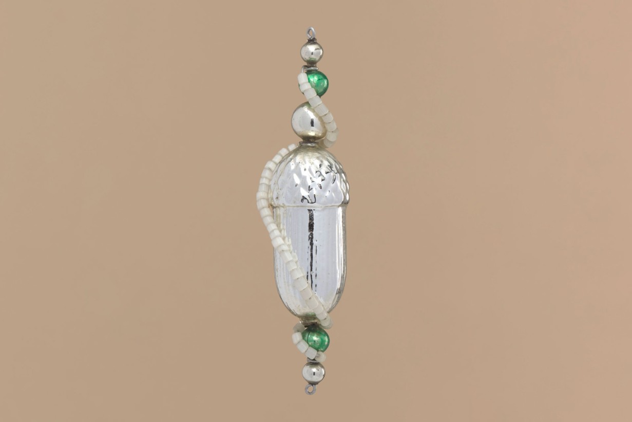 Christmas tree decoration made of beads, hollow parts, and wire - Hanging ornament