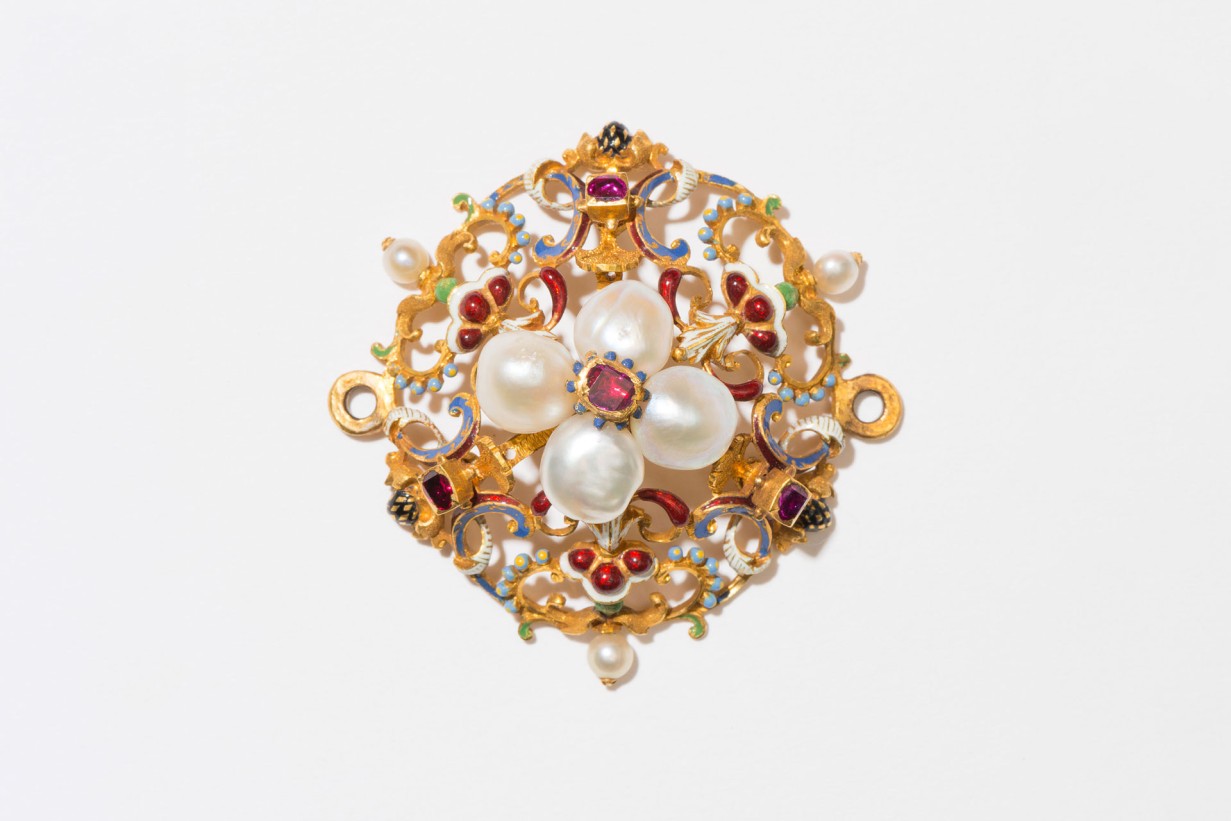 A brooch with white and gold 