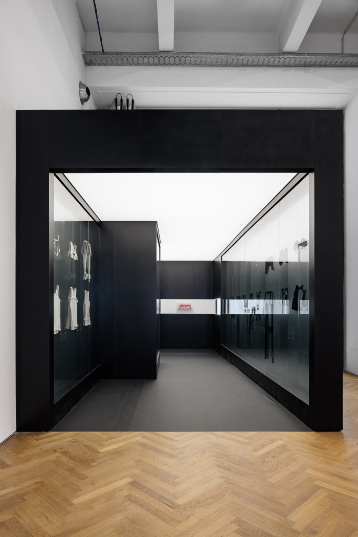 Ausstellung HELMUT LANG