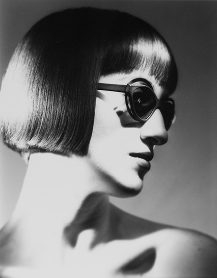 <BODY><div>Robert La Roche, Sonnenbrille, Modell S-88</div><div>Werbekampagne Damenkollektion, fotografiert von Gerhard Heller, um 1990</div></BODY>