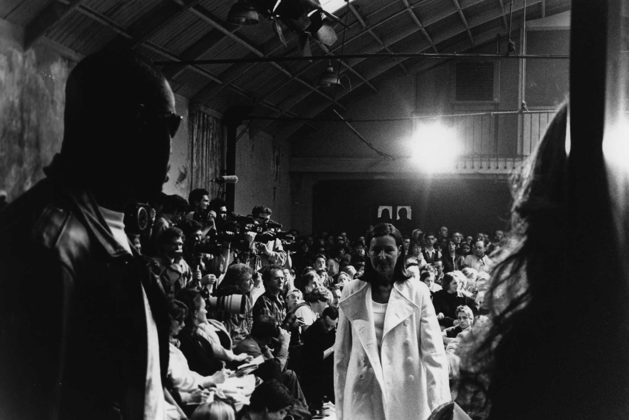 photograph of Helmut Lang Collection Hommes Femmes Séance de Travail Défilé # Hiver 93/94