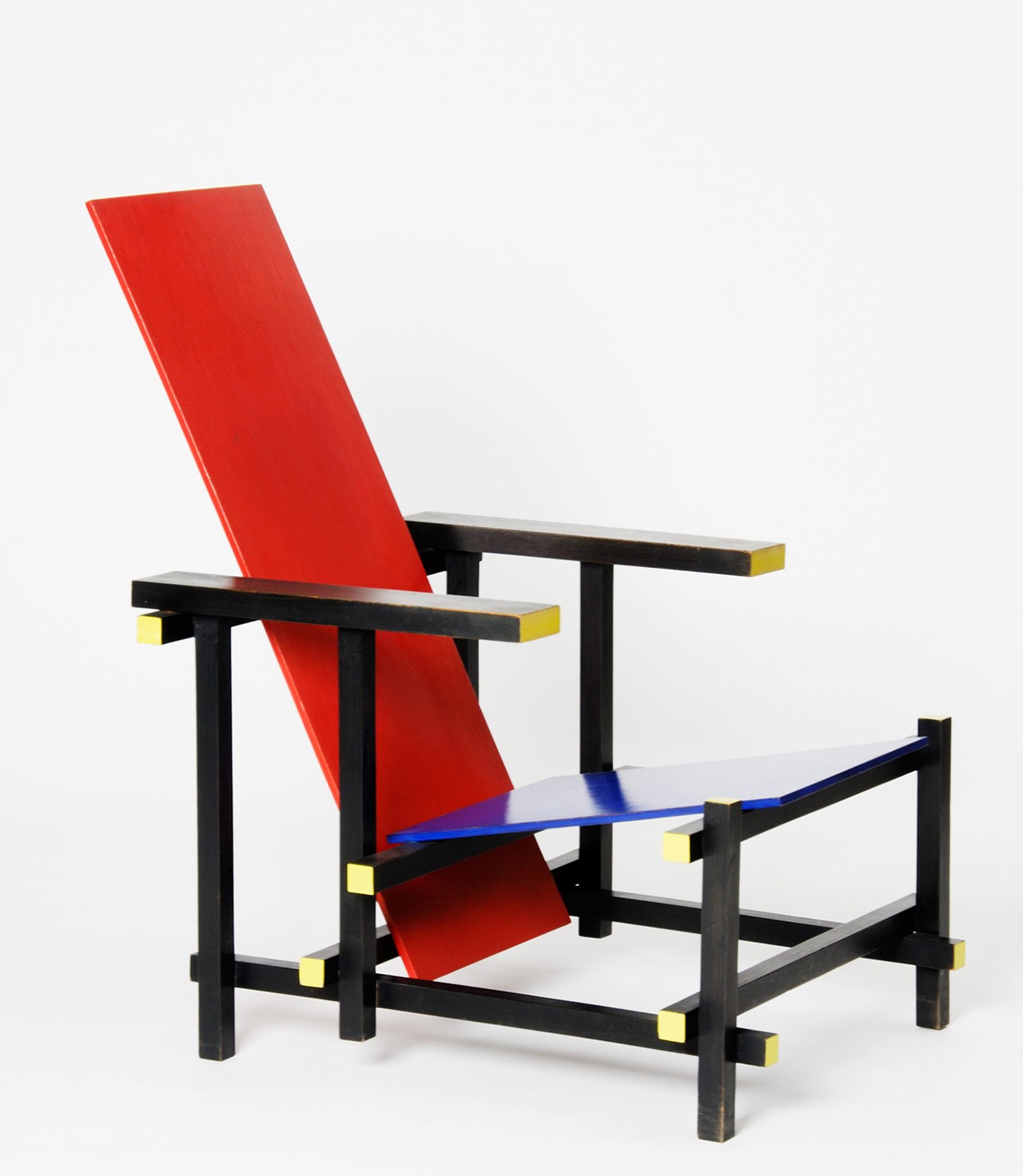 GERRIT RIETVELD: RED AND BLUE CHAIR